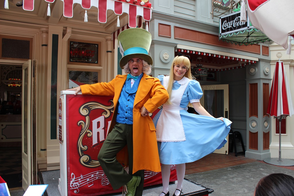 A picture of the Mad Hatter and Alice in Wonderland at Disneyland Park
