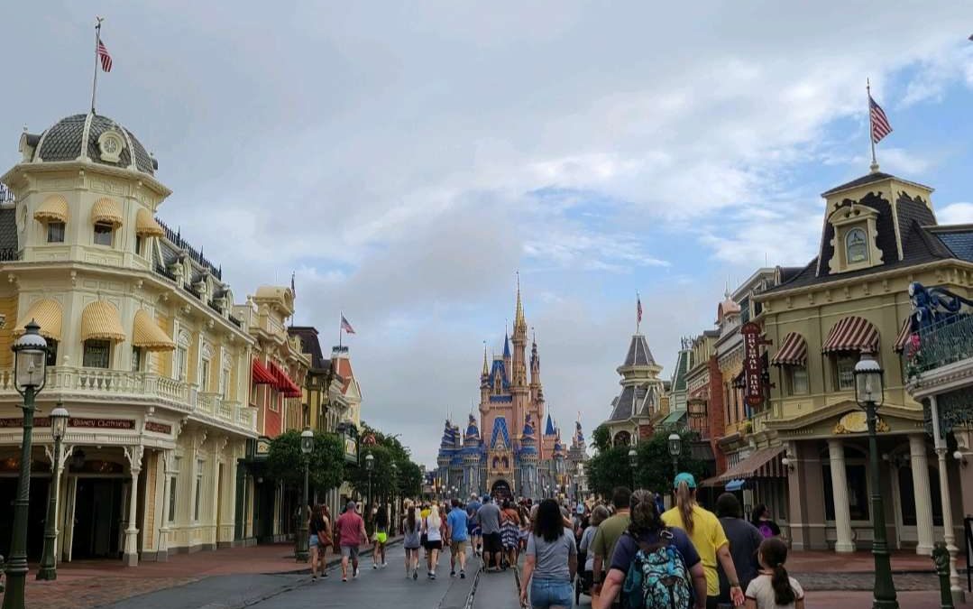 Five Reasons To Visit Walt Disney World in the Summer